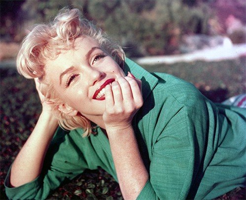 10 truques elegantes que Marilyn Monroe usa para enfatizar suas formas luxuosas